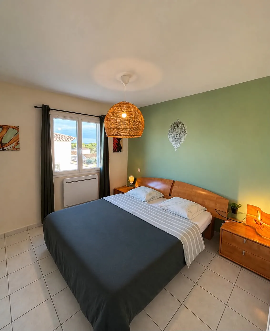 Chambre verte de la Villa Yenna avec lit double